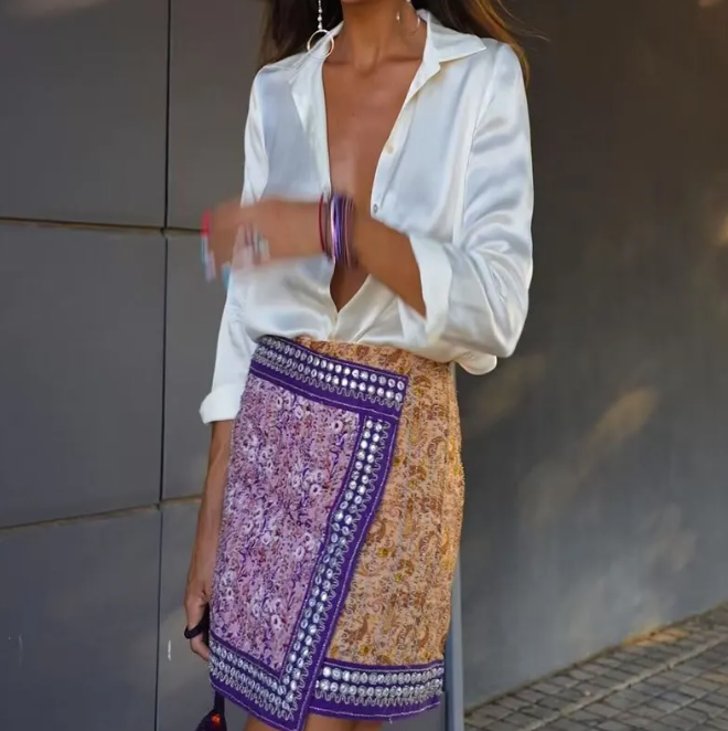 Falda morada y beige